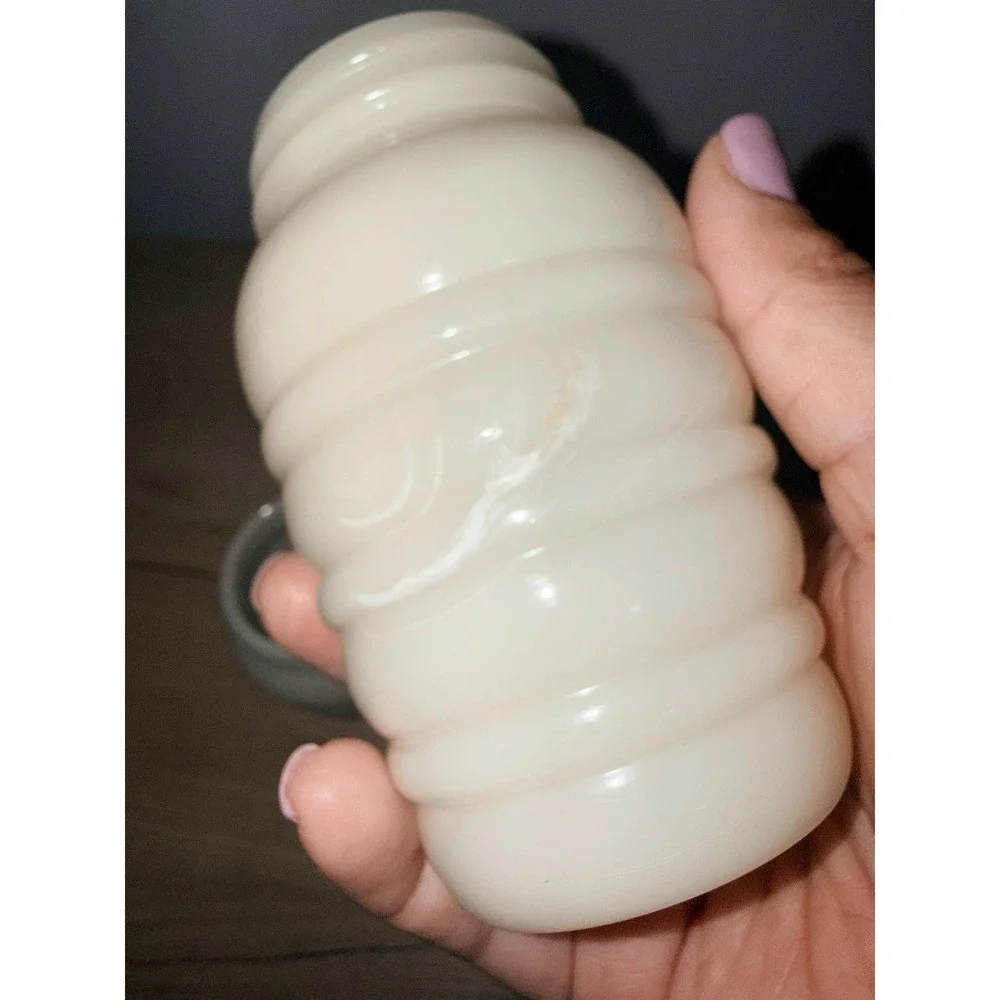 Vintage Fire King Anchor Hocking Custard Glass Salt & Pepper Shakers Tulip Lids‎